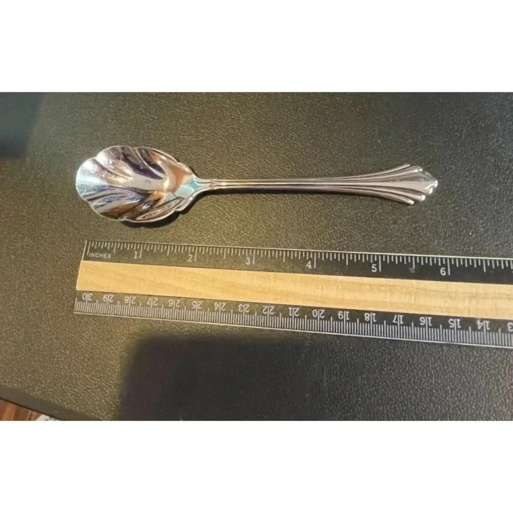 Oneida Distinction Deluxe Rembrandt Stainless Scalloped Shell Sugar‎ Spoon